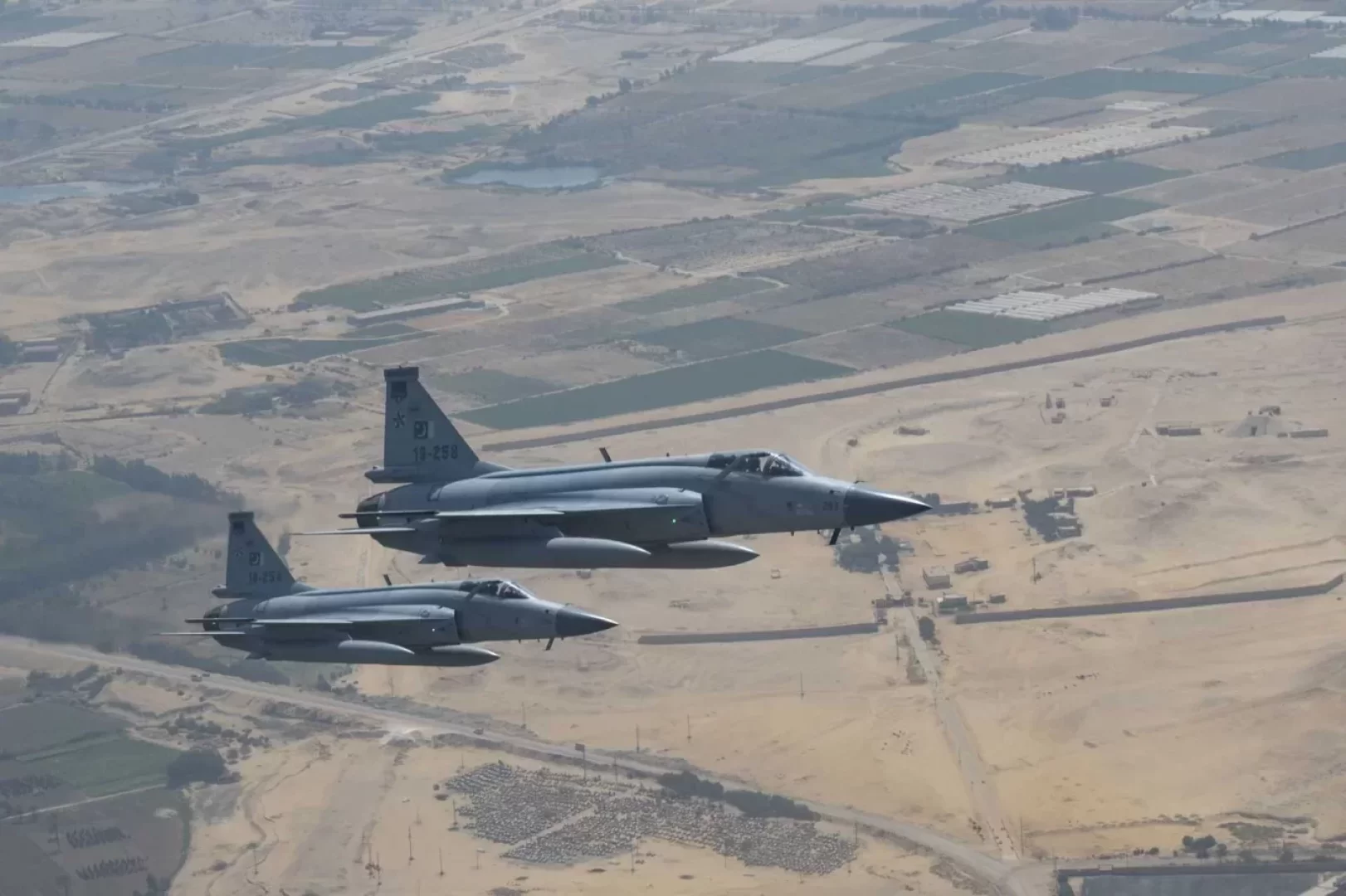 العراق يتجه شرقا ويبدي اهتماما رسميا بشراء مقاتلات JF-17 الباكستانية (مصدر الصورة: US Air Force)