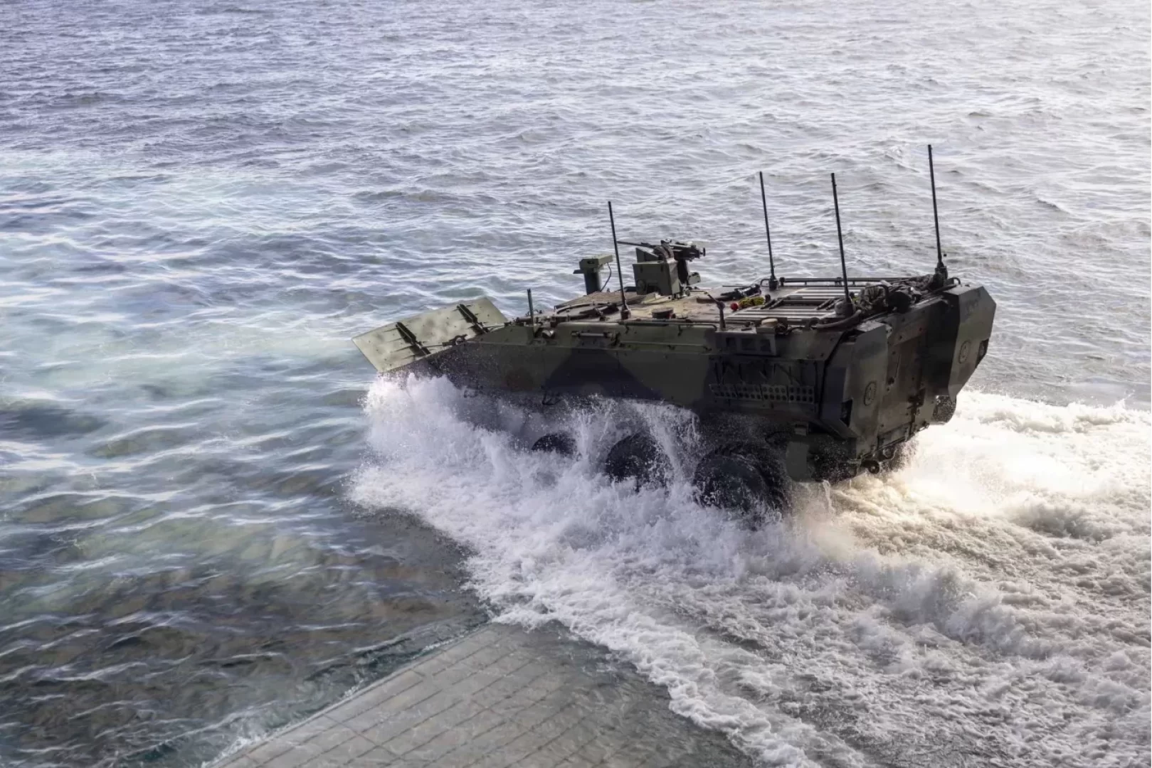 مشاة البحرية الأمريكية تختبر مركبة ACV-P البرمائية الجديدة (مصدر الصورة: U.S. Department of War)