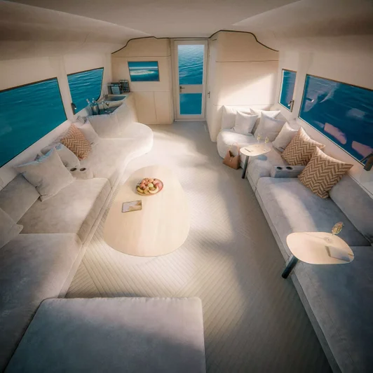 عبّارة كهربائية صامتة تحلّق فوق الماء ( مصدر الصورة: Candela )