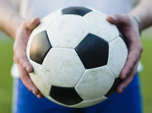 كرة قدم ذكية ( مصدر الصورة: Freepik )