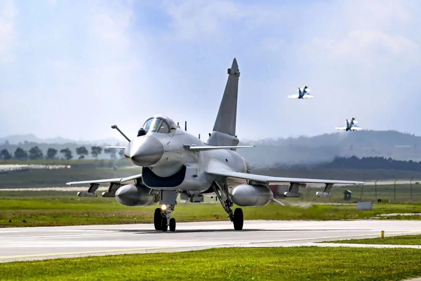 سلاح الجو الصيني يحول J-10C إلى عقدة قتال شبكية لمواجهة الحرب الإلكترونية (مصدر الصورة: Chinese Military)