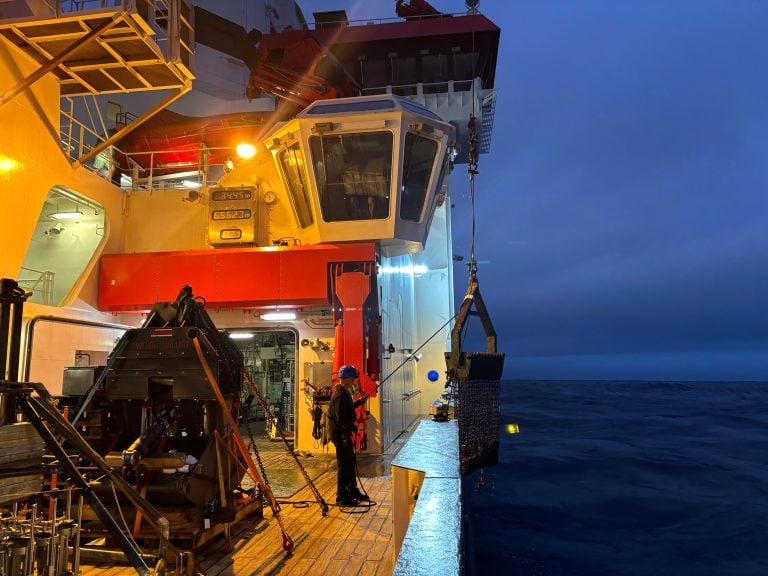 آلية تشكّل الذهب في أعماق المحيط ( مصدر الصورة: Stock )