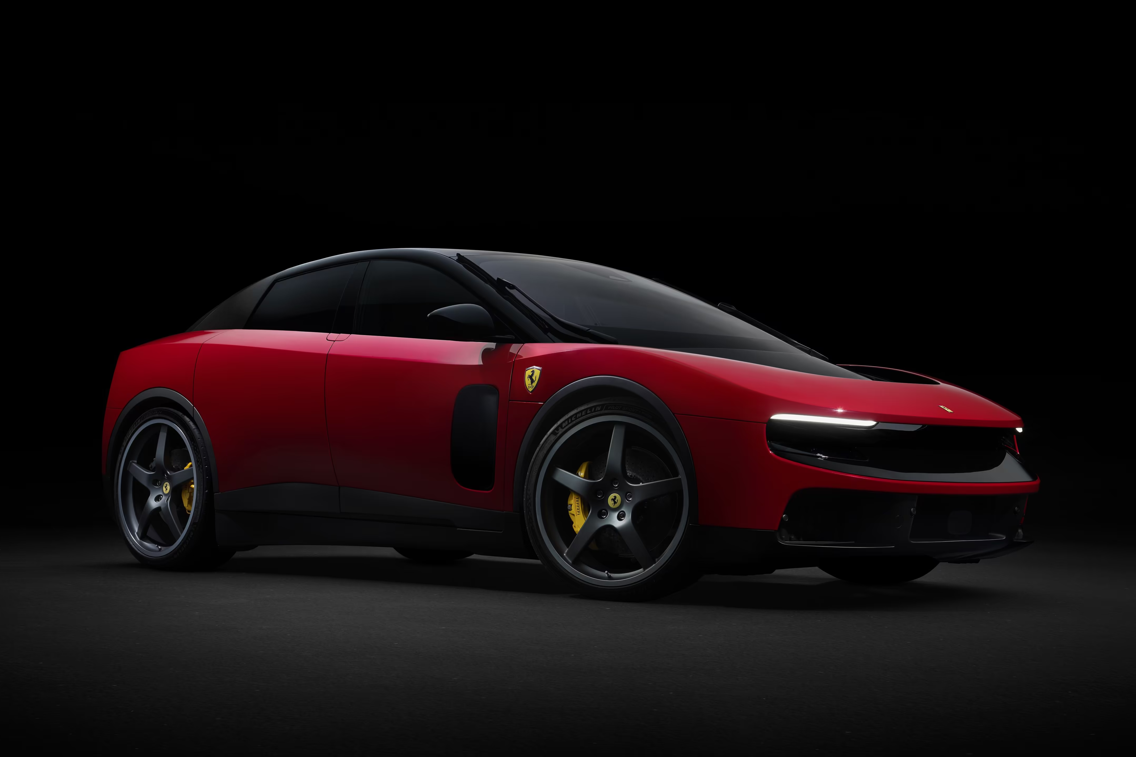 سيارة Ferrari Luce الكهربائية الجديدة