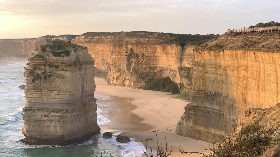 تشكل صخور الرسل الاثنا عشر ( مصدر الصورة: Unsplash )