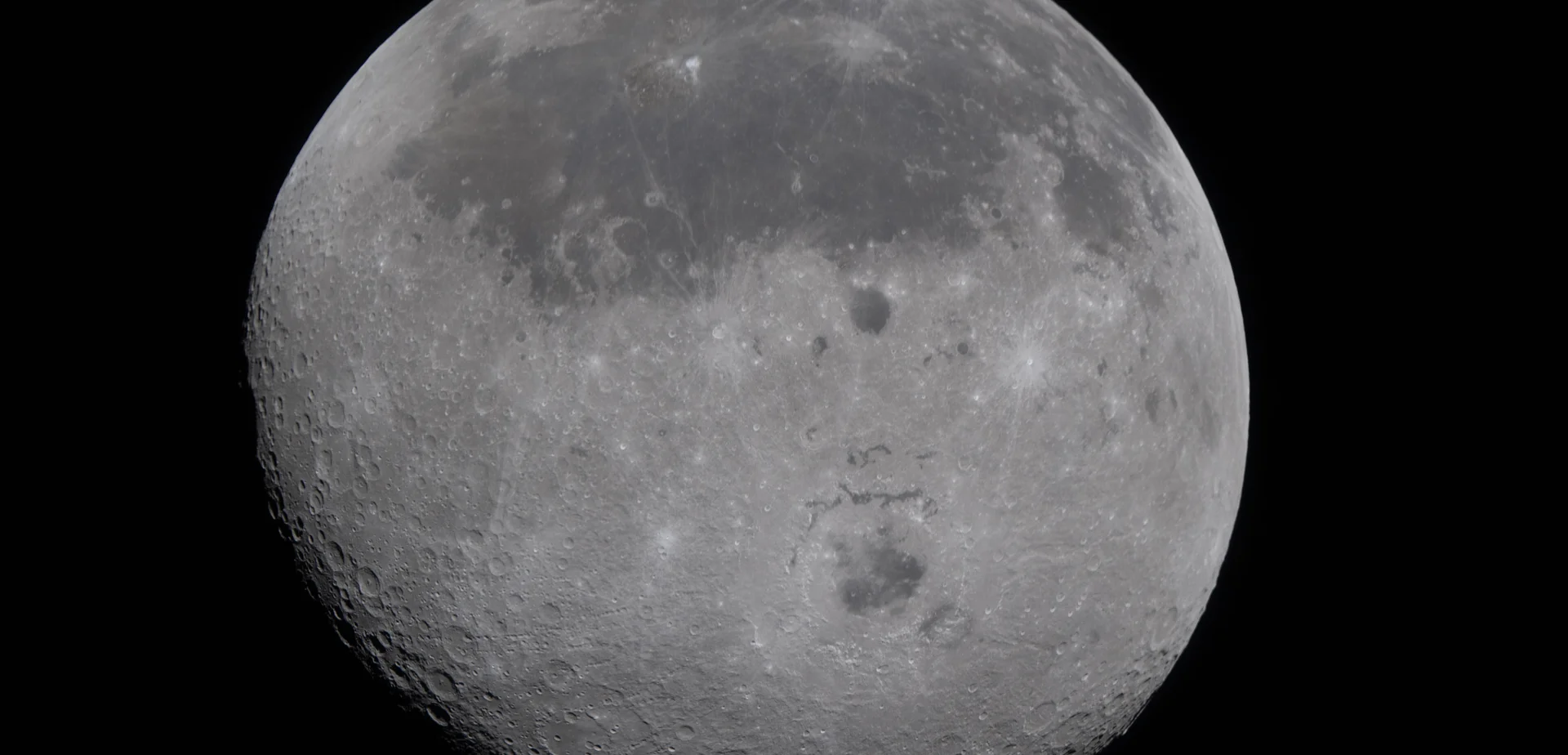 خطر الحرائق على القمر ( مصدر الصورة: NASA )