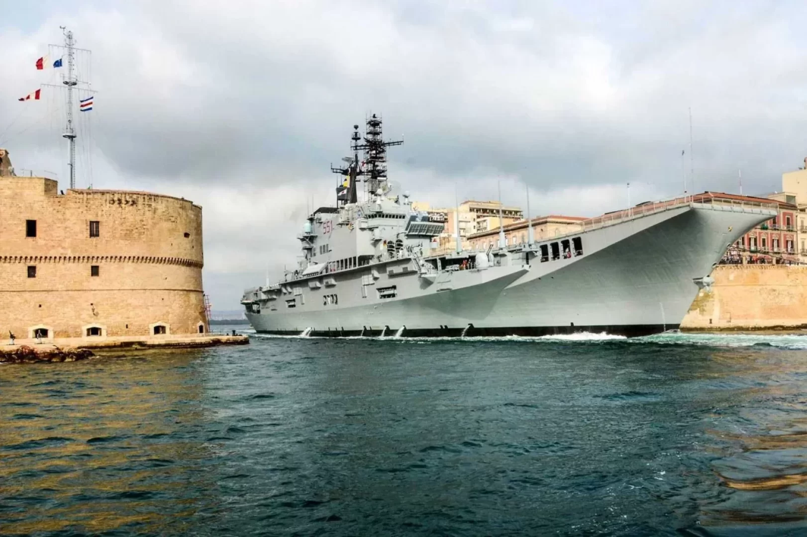 إيطاليا تهدي حاملة طائرات كاملة لإندونيسيا مجانا لتجنب خسائر بملايين اليورو (مصدر الصورة: Italian Navy)