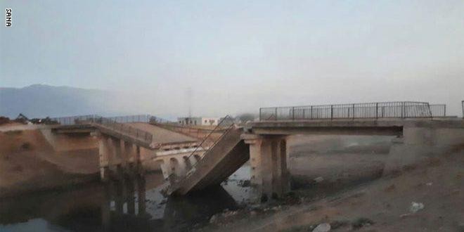 “الصينيون التركستان” يدمرون جسر التوينة شمال حماة لقطع الوقود