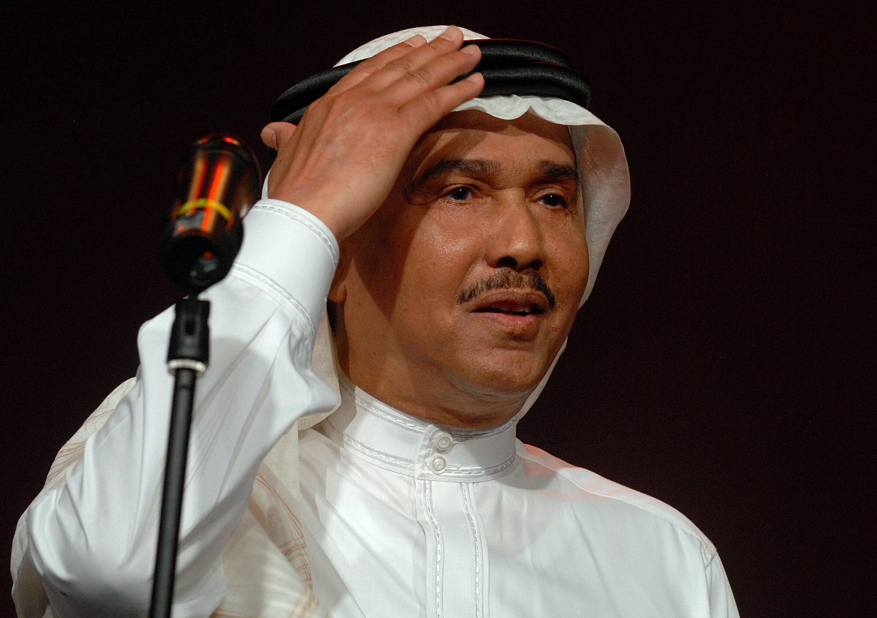 حقيقة اعتزال ⁧‫محمد عبده‬⁩ الغناء.. فنان العرب يكشف التفاصيل