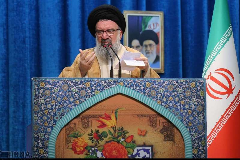 خطیب صلاة الجمعة فی طهران: النظام الأمريكي أغبى نظام فی العالم