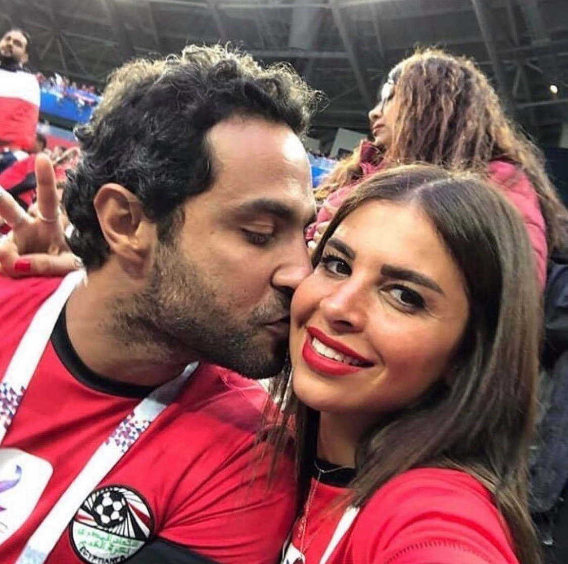 صور: كريم فهمي يثير مواقع التواصل بصور زوجته