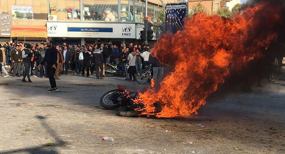 الحرس الثوري يعتقل المسؤولين عن حالة الشغب ويكشف دور السعودية والإمارات