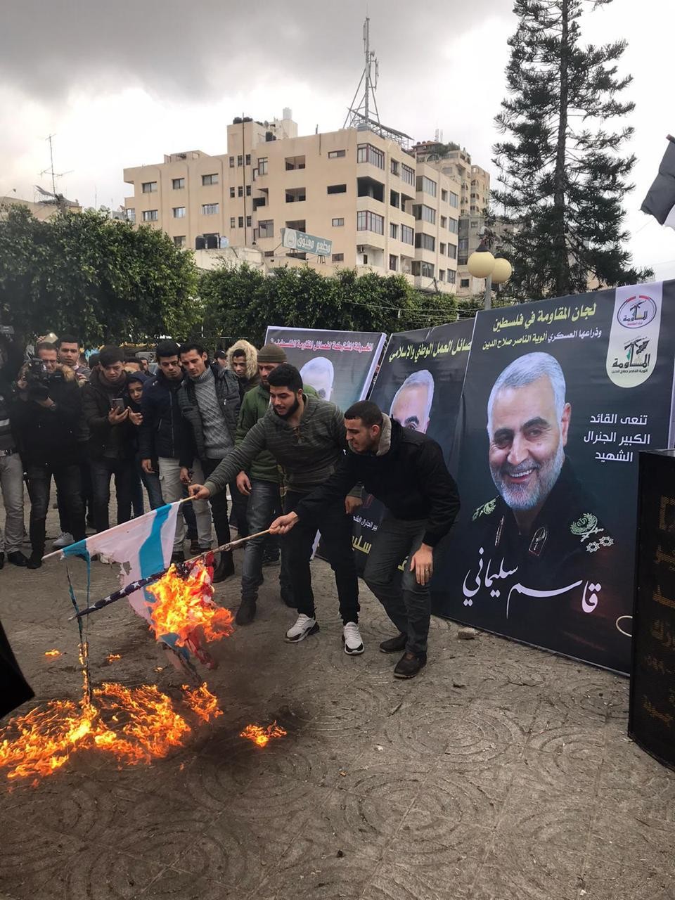 صور من بيت عزاء قاسم سليماني في غزة