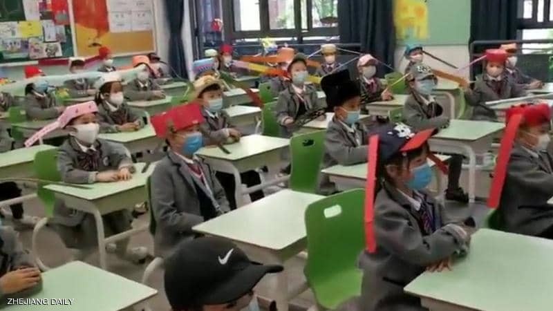 قبعات التباعد الاجتماعي