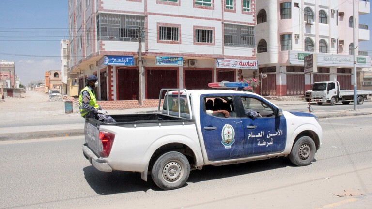 دورية لقوات الأمن عقب إعلان العزل الصحي