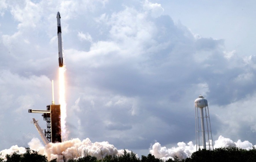 كبسولة SpaceX Crew Dragon تصل محطة الفضاء الدولية بعد يوم من إقلاعها