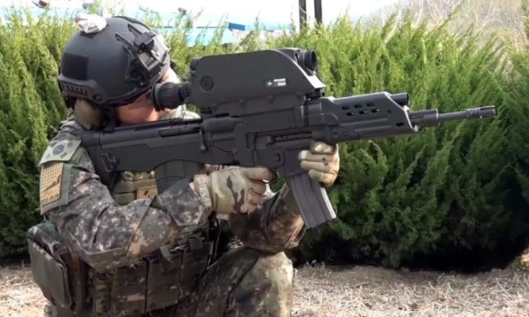 تعرف على بندقية S&T DAEWOO K11 القتالية المزدوجة