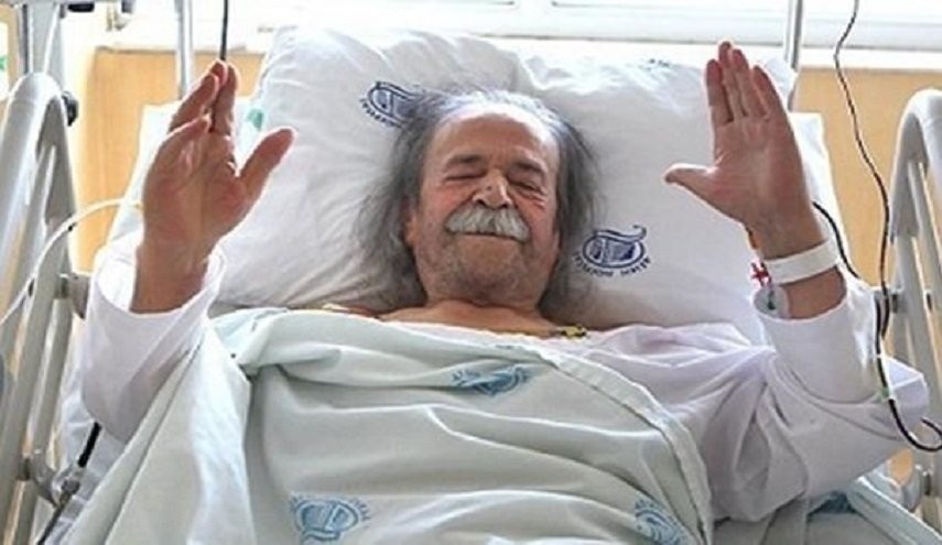محمد علي كشاورز في الستشفى.jpg