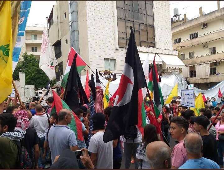 تظاهرة امام السفارة.